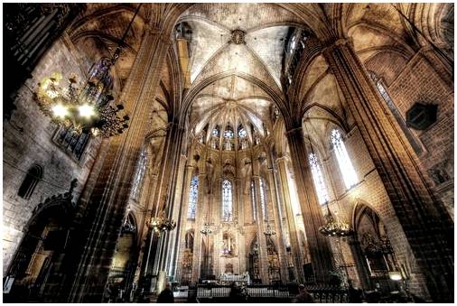 Кафедральный собор Барселоны, великолепное здание