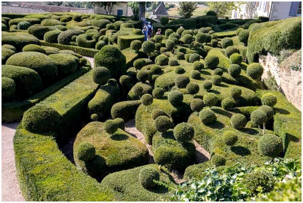 Маркесак, прекрасные сады во Франции