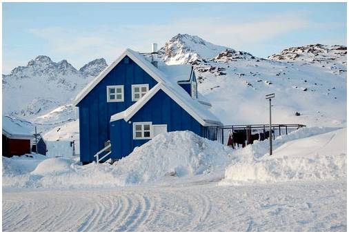 Тасиилак, красивый и красочный город в Гренландии.