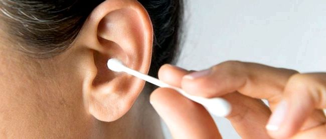 Ушная сера: как почистить уши