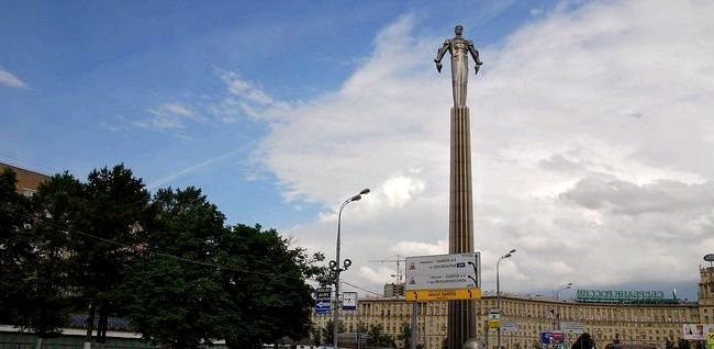 Самые необычные памятники России