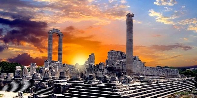 10 лучших греческих исторических памятников, которые можно посетить в Турции