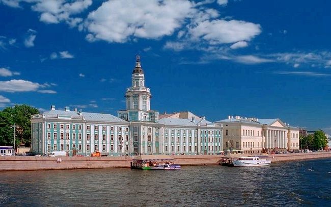 Кунсткамера в Санкт-Петербурге - любимая туристическая достопримечательность